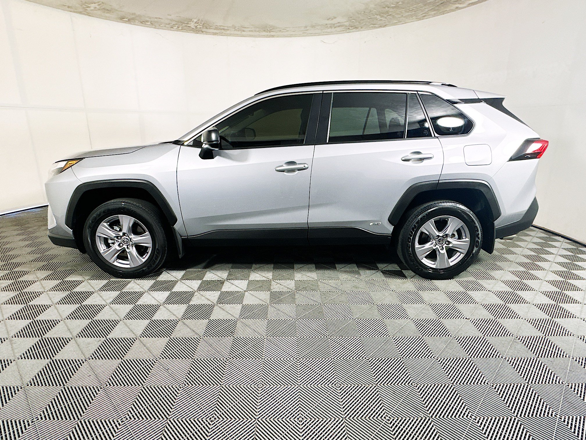 Used 2025 Toyota RAV4 LE AWD/4WD image 6