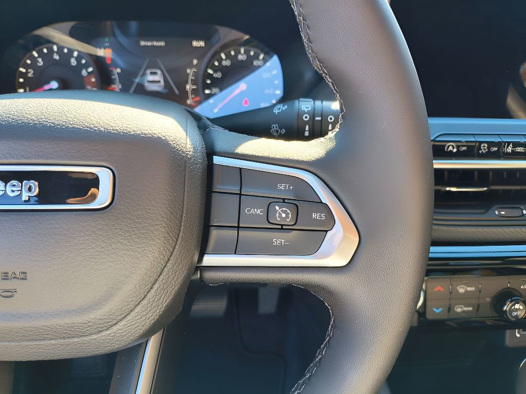 New 2026 Jeep Compass Latitude image 19