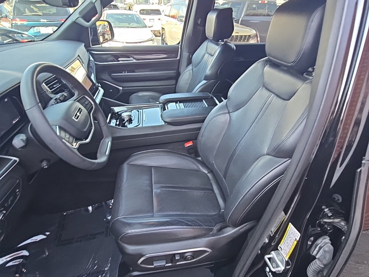 Used 2023 Jeep Wagoneer 4WD image 16