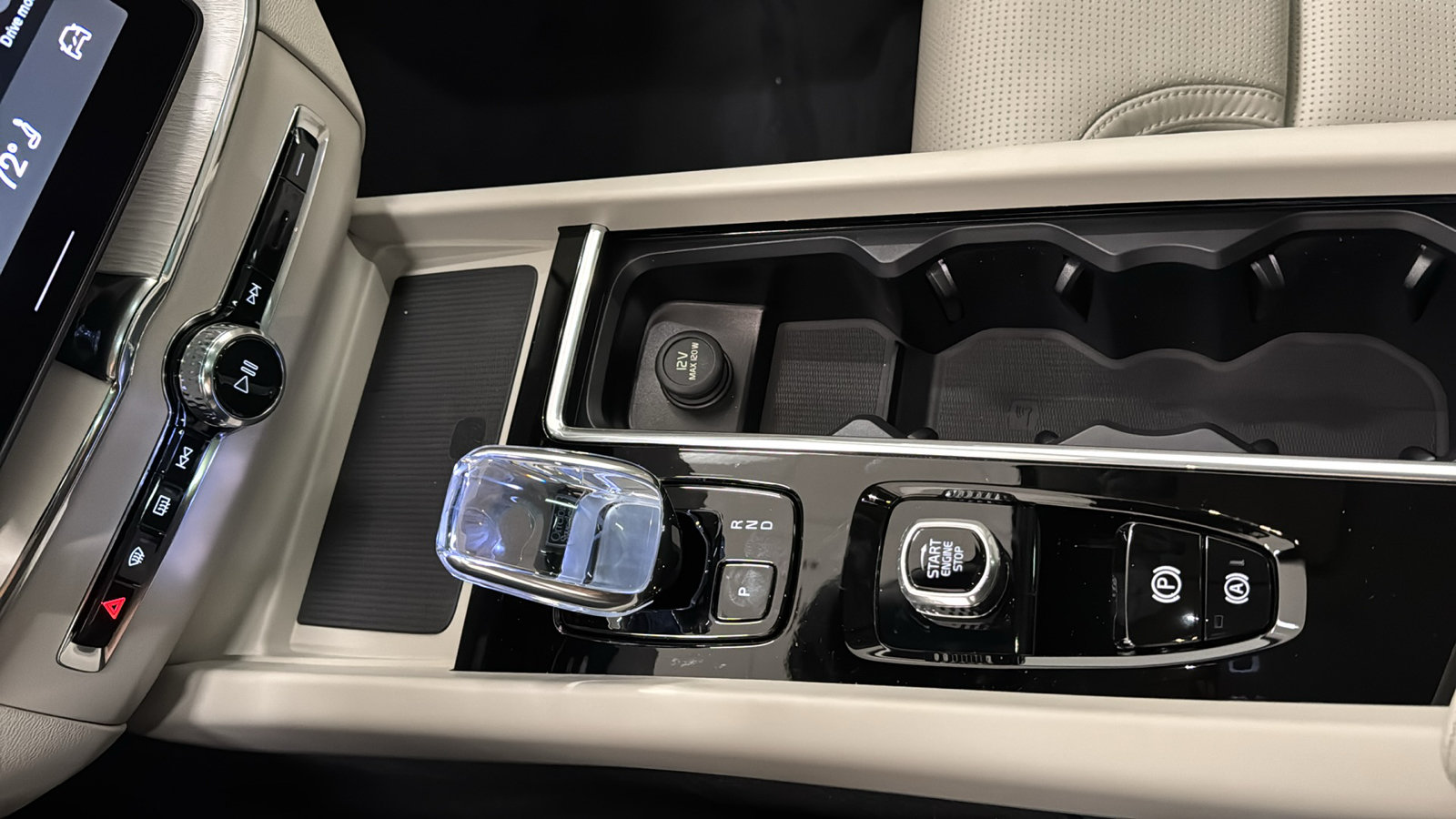 New 2026 Volvo XC60 B5 Ultra w/ Protection Package Premier AWD/4WD image 19