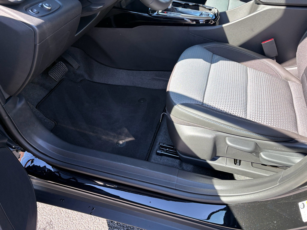 New 2026 Chevrolet Trax LT w/ Midnight Edition image 7