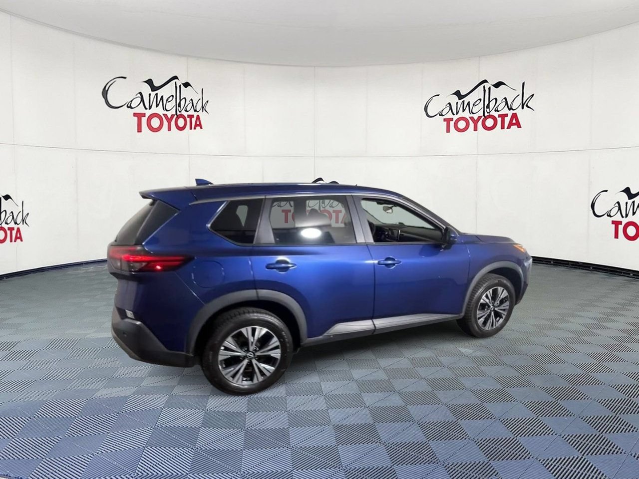 Used 2022 Nissan Rogue SV AWD/4WD image 3