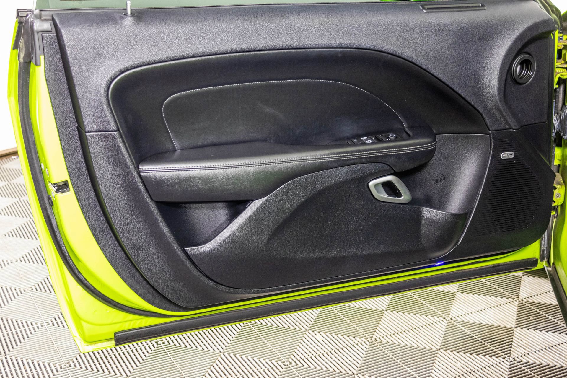Used 2015 Dodge Challenger R/T Plus RWD image 37