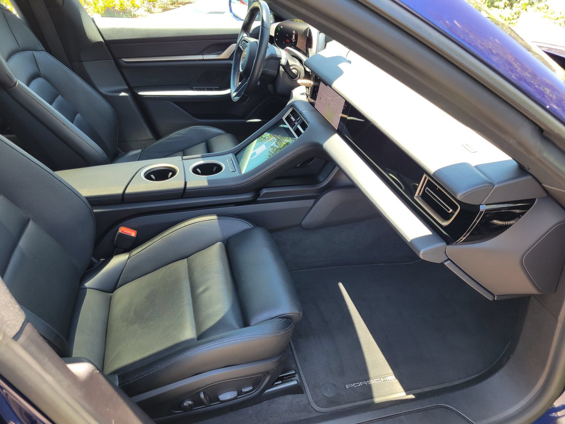 Used 2022 Porsche Taycan RWD image 27