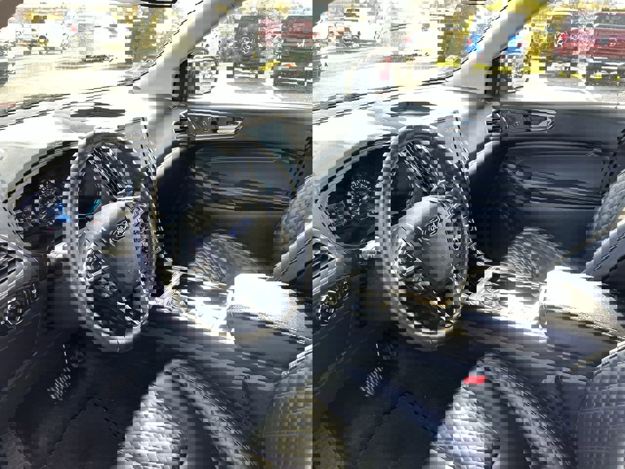 Used 2024 Ford Edge Titanium image 24