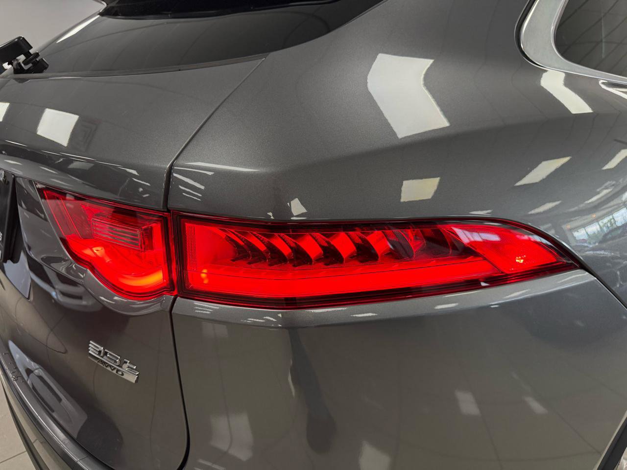 Used 2017 Jaguar F-PACE Prestige image 29