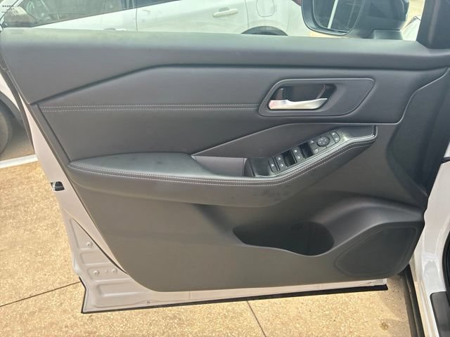 Used 2026 Nissan Rogue Dark Armor FWD image 19