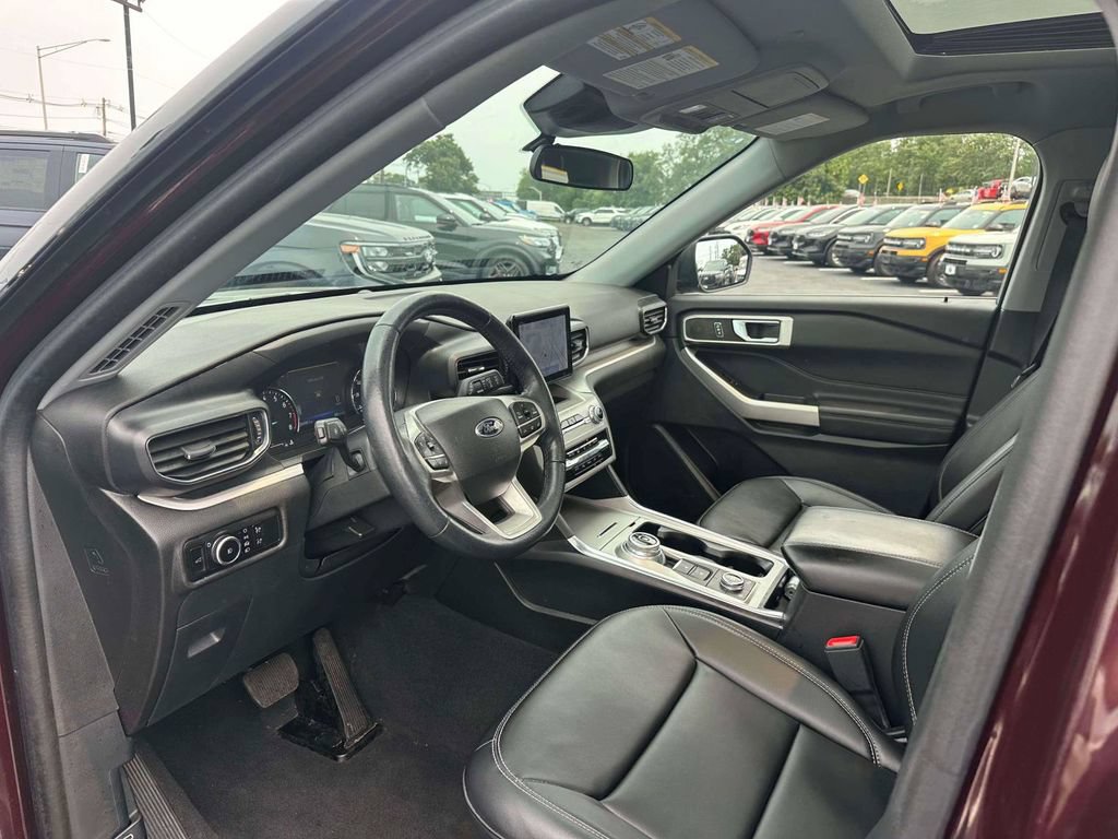 Used 2023 Ford Explorer XLT w/ Equipment Group 202A AWD/4WD image 15