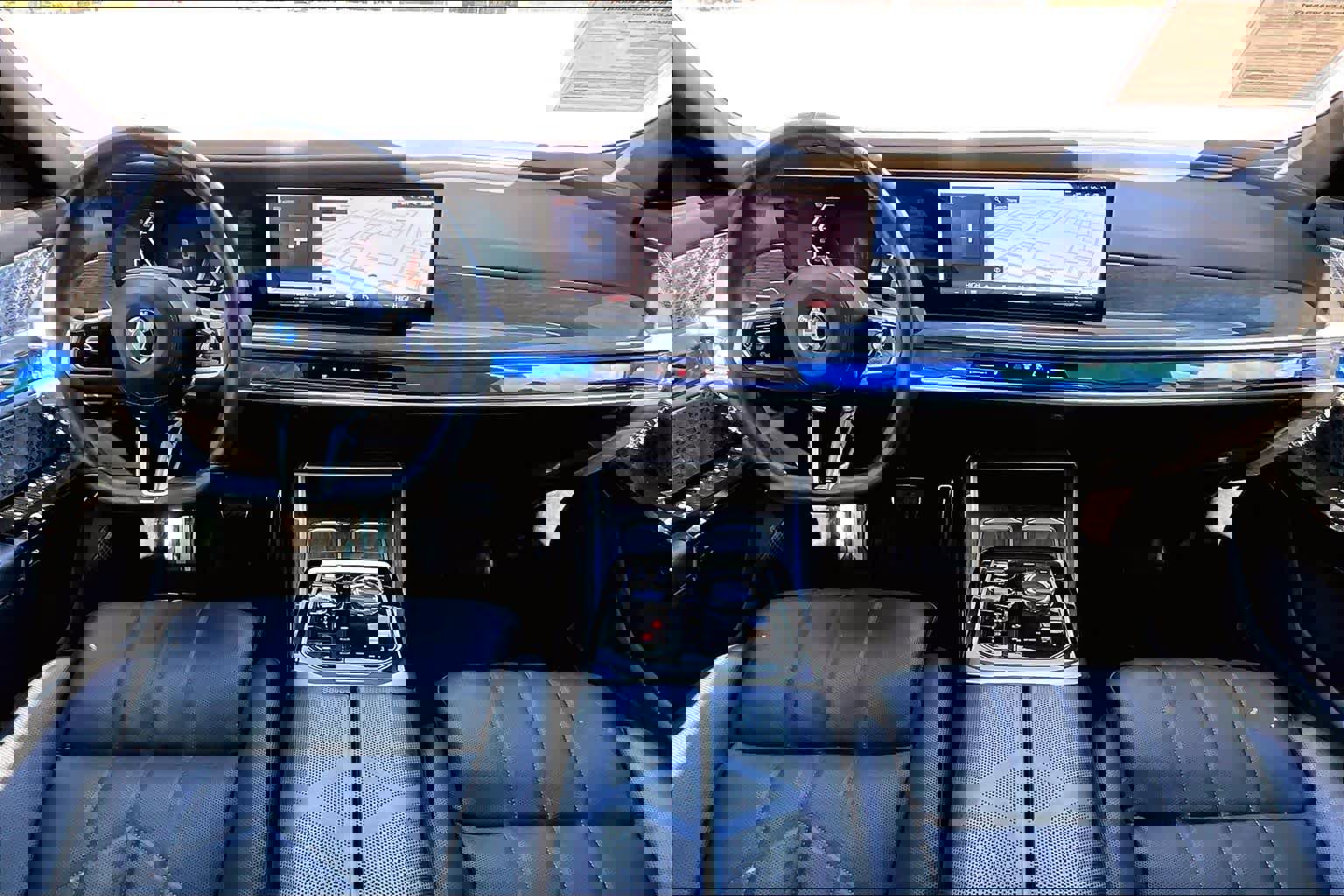 Used 2023 BMW 760i xDrive w/ Executive Package image 16