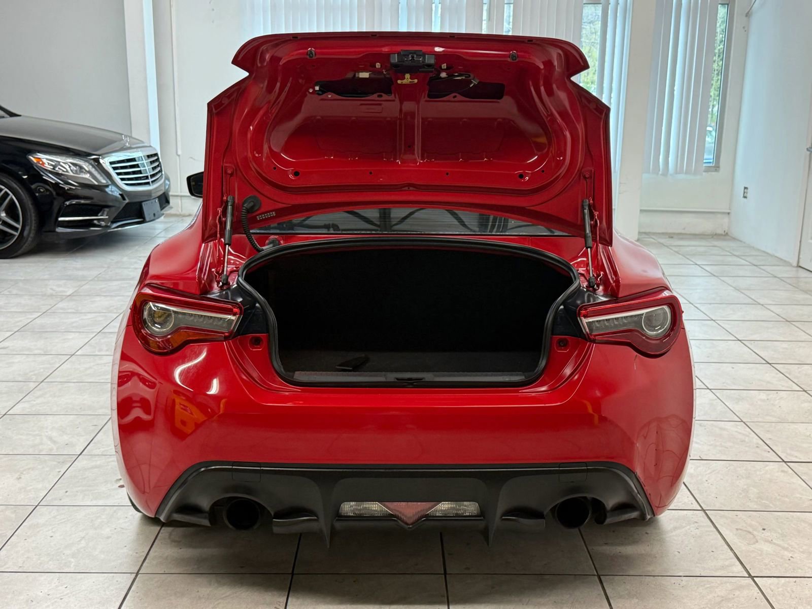 Used 2018 Toyota 86 RWD image 16