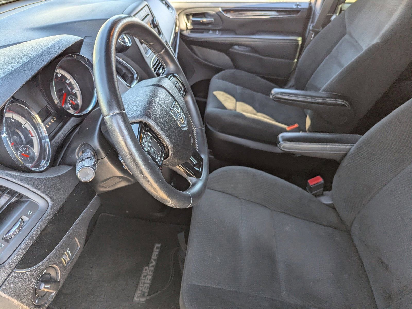 Used 2016 Dodge Grand Caravan SE FWD image 23
