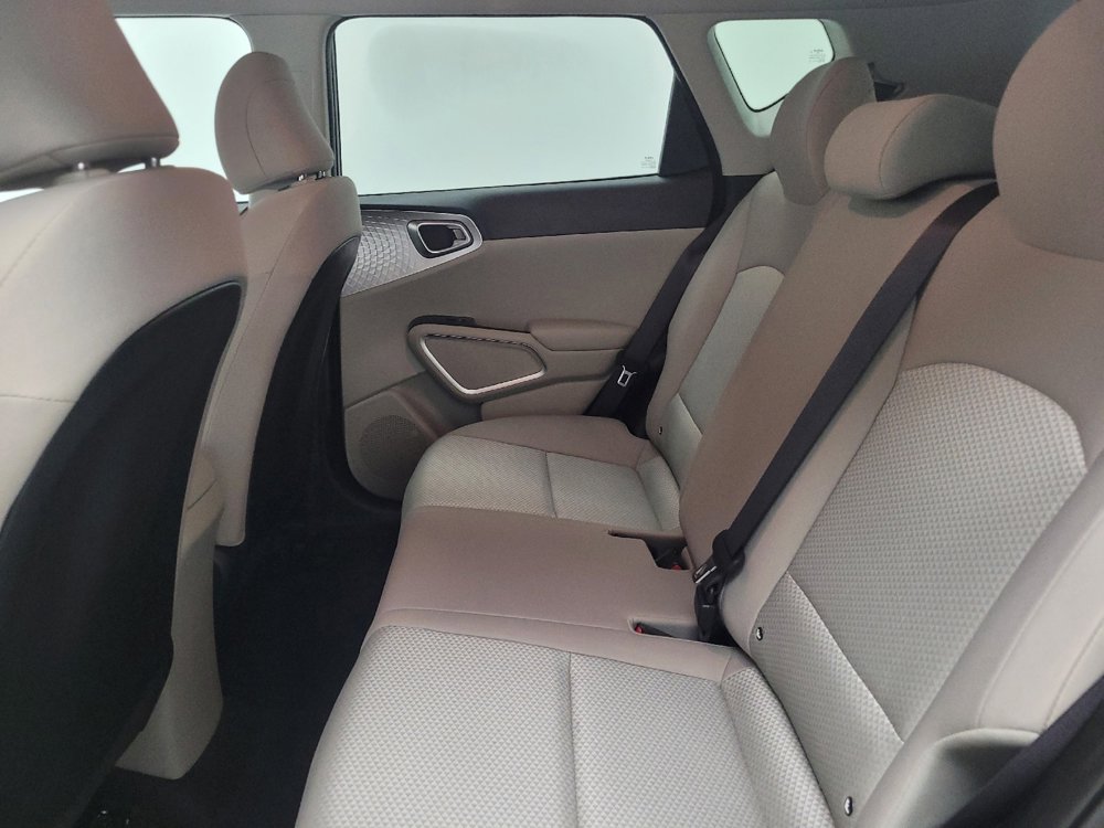 Used 2025 Kia Soul LX w/ LX Technology Package image 18