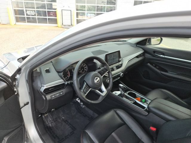 Used 2024 Nissan Altima 2.5 SR FWD image 14