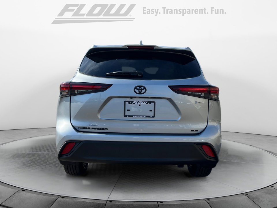 Certified 2025 Toyota Highlander XLE image 8