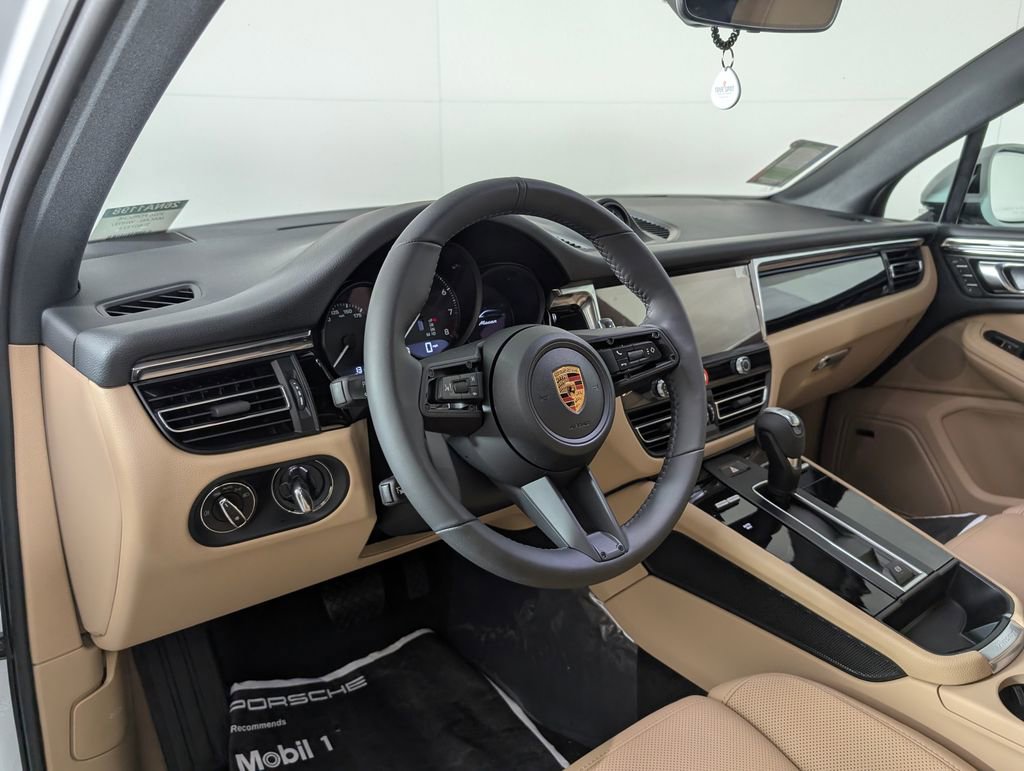New 2026 Porsche Macan image 4