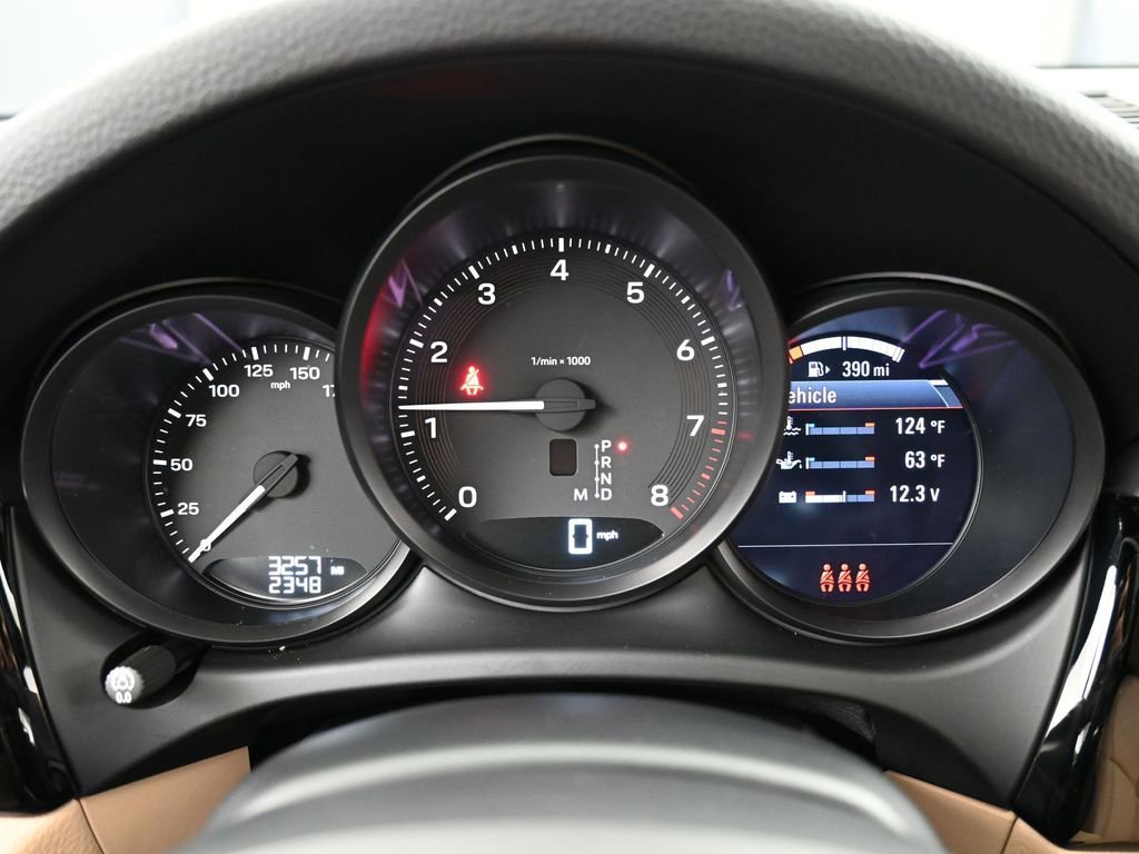 Certified 2025 Porsche Macan image 19