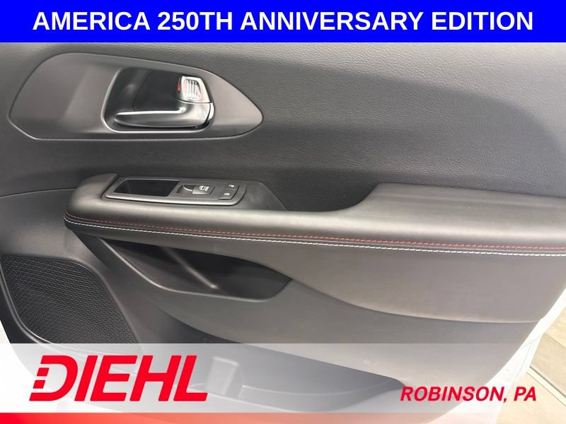 New 2027 Chrysler Pacifica Select FWD image 18