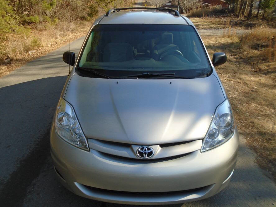 Used 2008 Toyota Sienna LE image 2