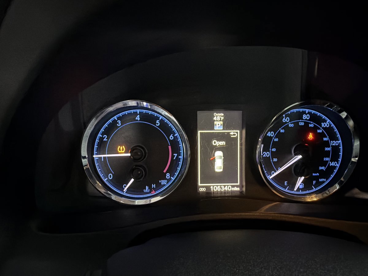 Used 2018 Toyota Corolla SE w/ SE Premium Package image 10