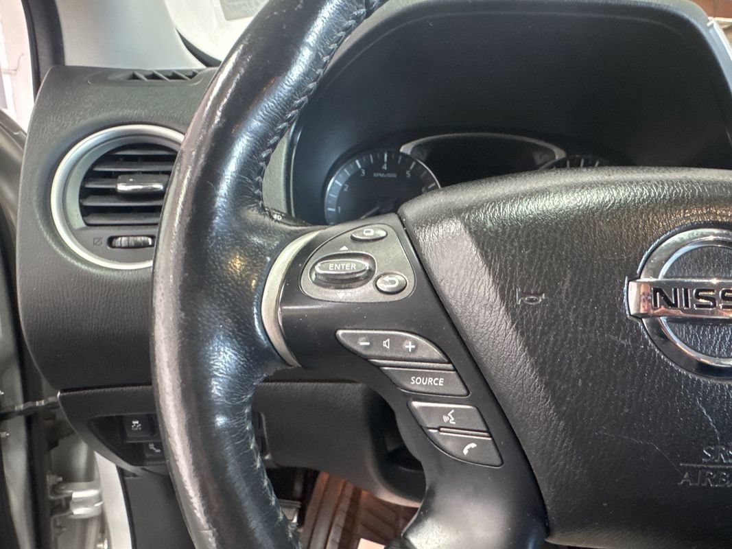 Used 2019 Nissan Pathfinder SL AWD/4WD image 12