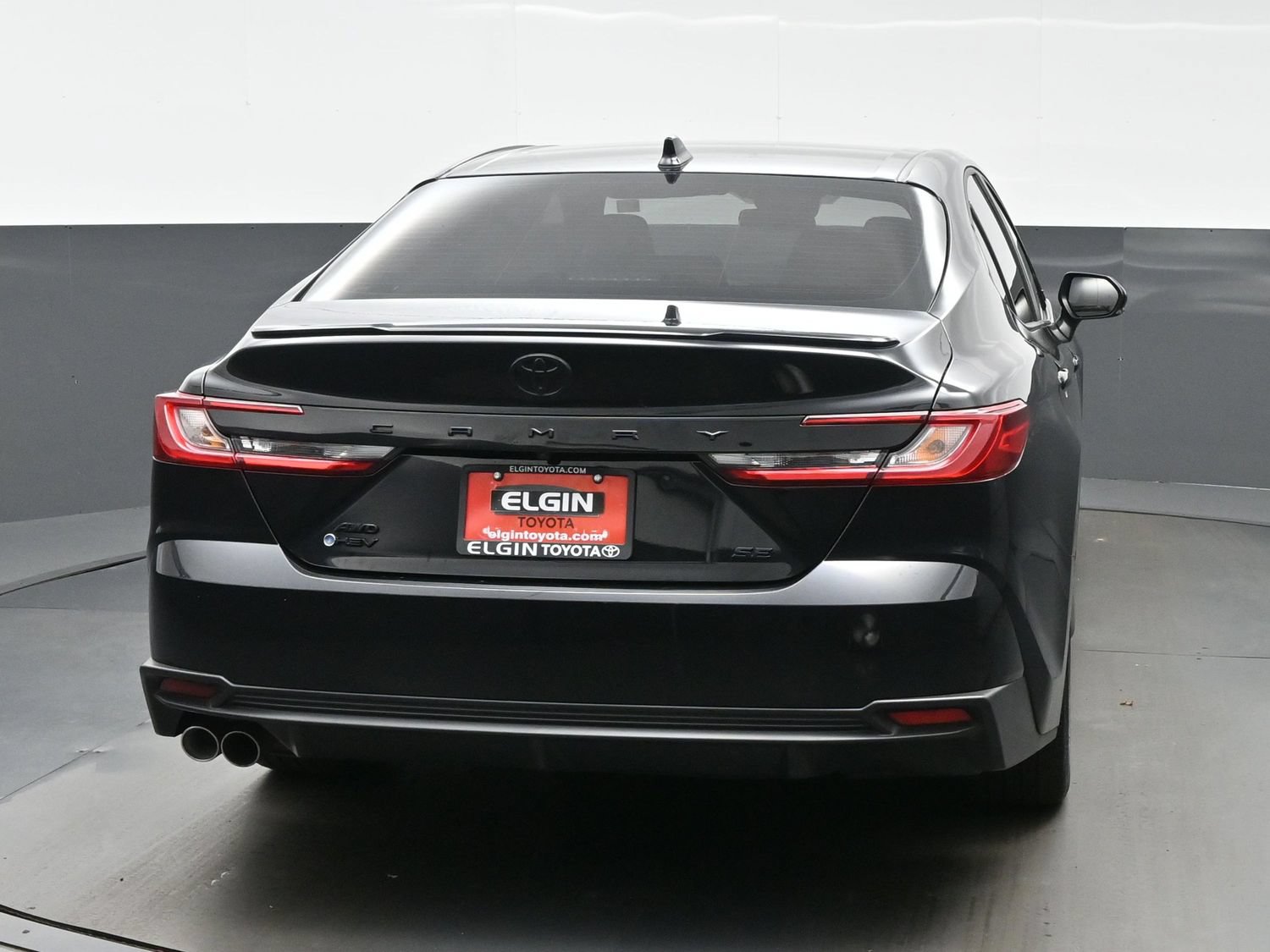 Used 2025 Toyota Camry SE AWD/4WD image 5