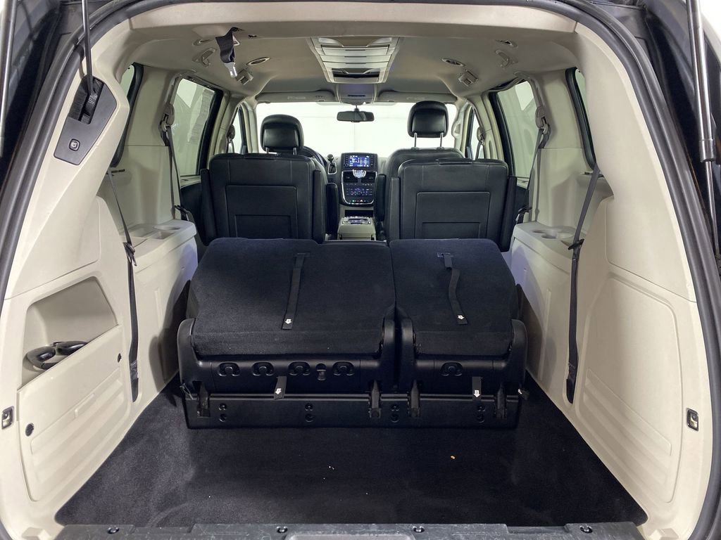 Used 2016 Chrysler Town & Country Touring w/ Driver Convenience Group image 26