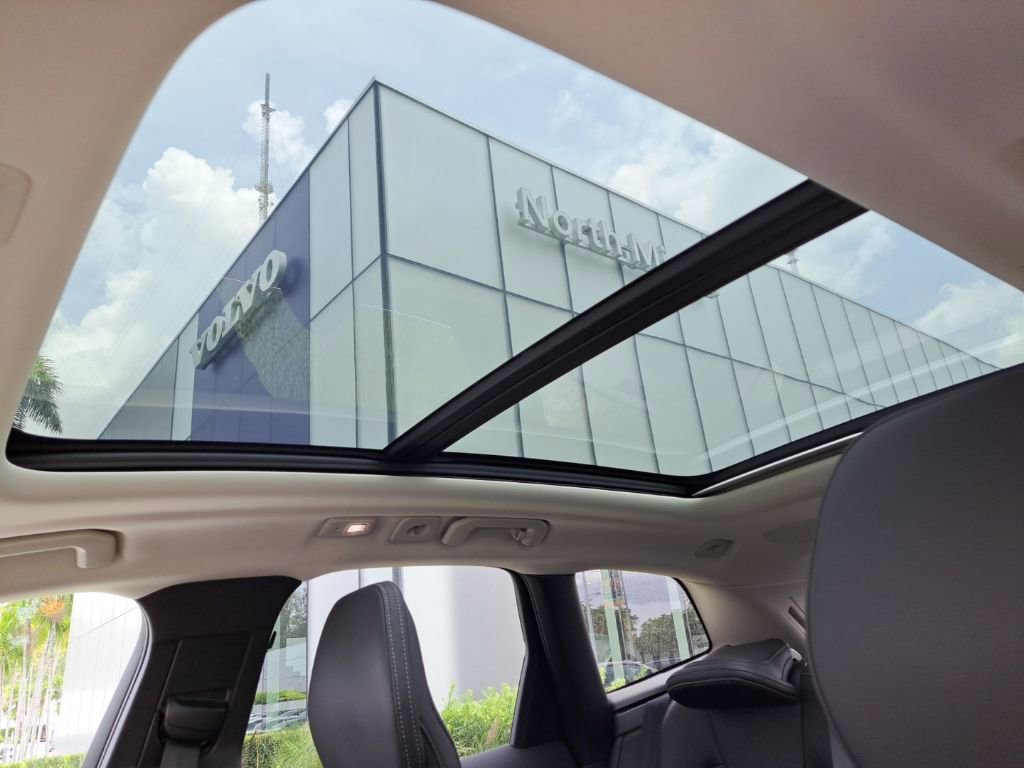 Used 2022 Volvo XC60 B6 Inscription w/ Protection Package Premier image 6