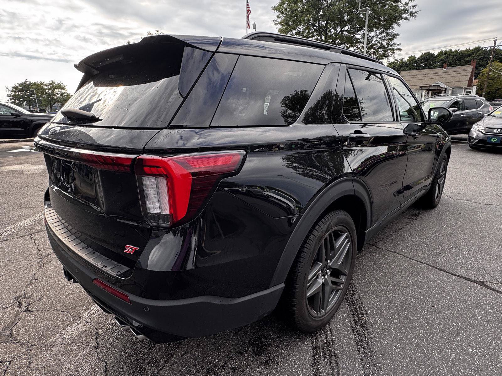 Used 2025 Ford Explorer ST AWD/4WD image 7