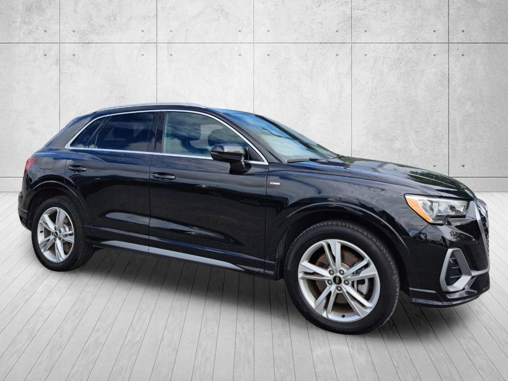 Used 2022 Audi Q3 2.0T Premium w/ Convenience Package AWD/4WD image 3