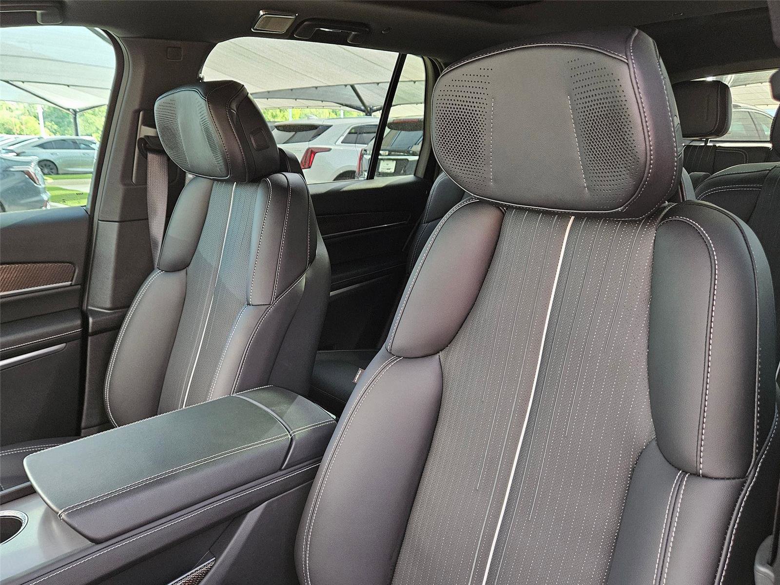 New 2026 Cadillac Vistiq Luxury w/ LPO, Floor Liner Package AWD/4WD image 10