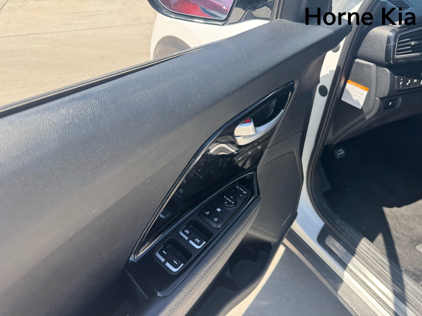 Used 2018 Kia Niro Touring FWD image 11