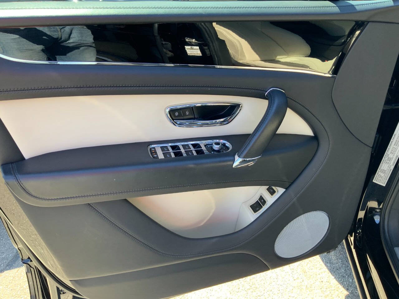 Used 2019 Bentley Bentayga AWD/4WD image 12
