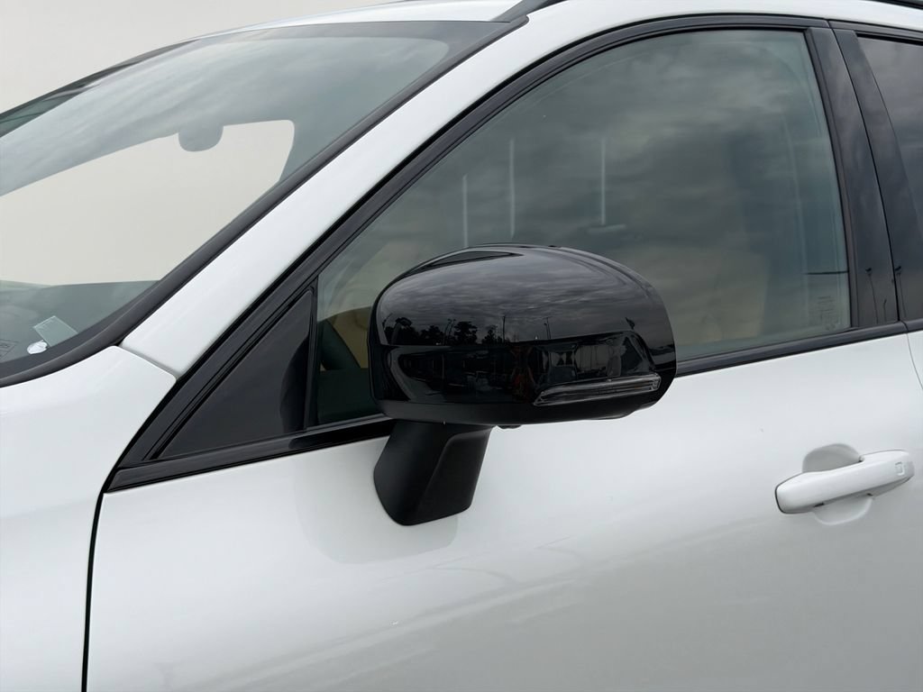 Certified 2025 Volvo XC60 T8 Ultra w/ Climate Package AWD/4WD image 28
