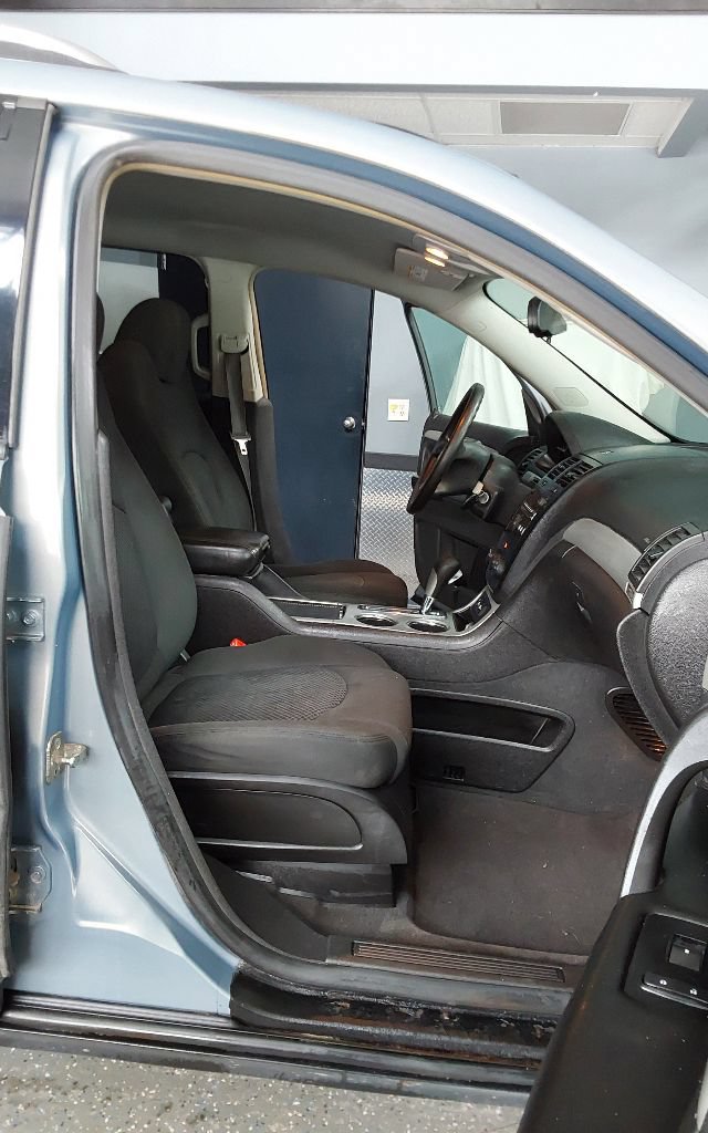 Used 2008 Saturn Outlook XE FWD image 12