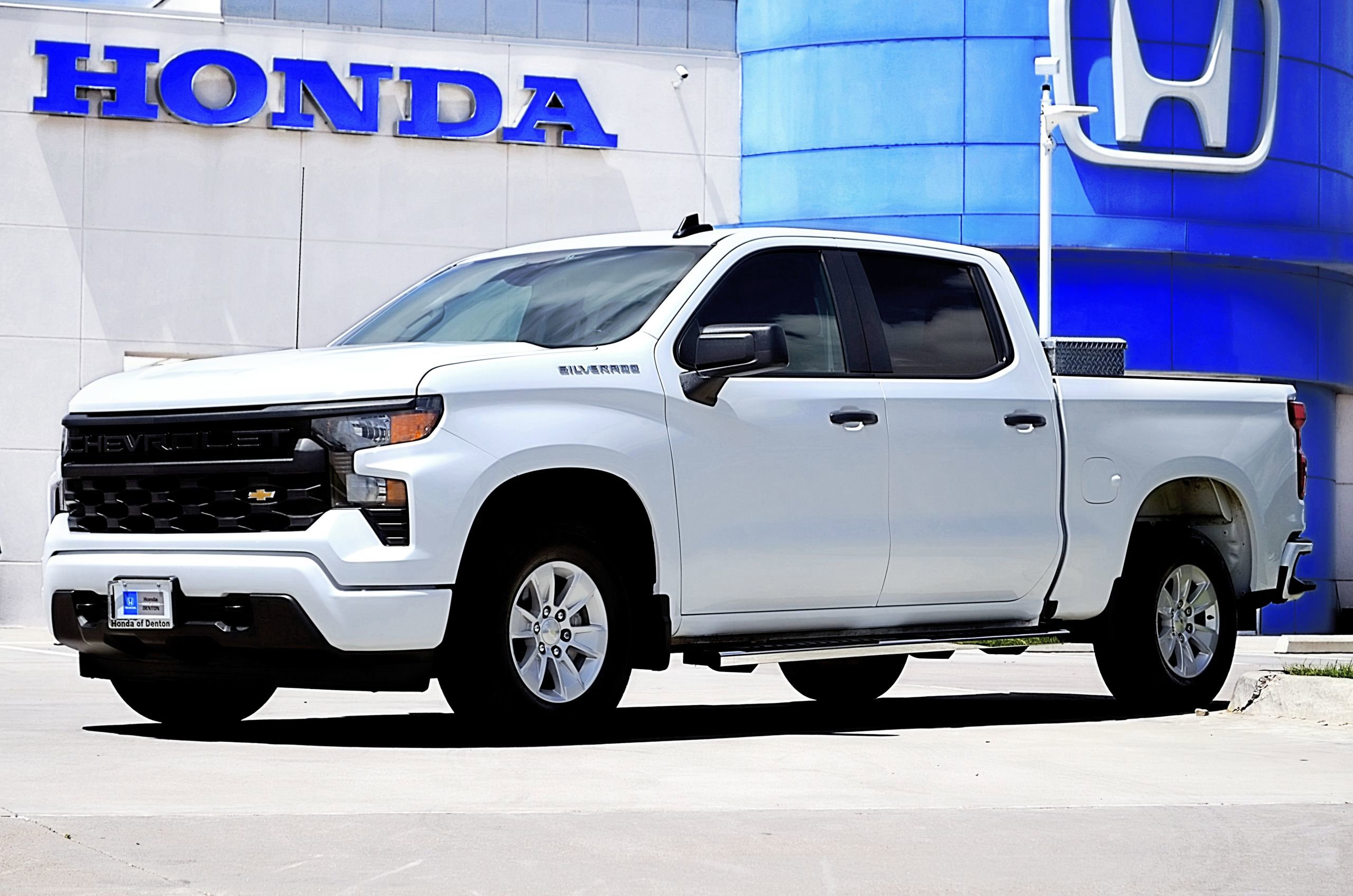 Used 2024 Chevrolet Silverado 1500 Custom RWD image 1