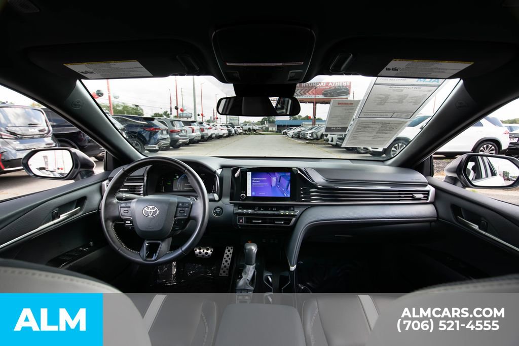 Used 2025 Toyota Camry SE image 17