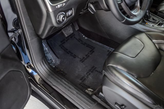 Used 2019 Jeep Cherokee Latitude Plus FWD image 40