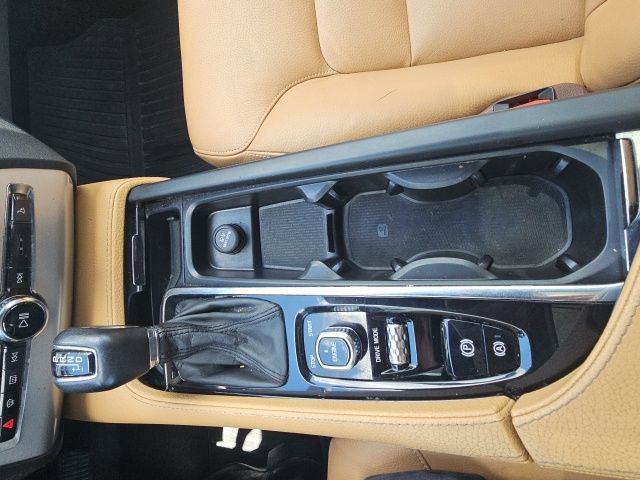 Used 2017 Volvo XC90 T6 Momentum w/ Vision Package AWD/4WD image 40