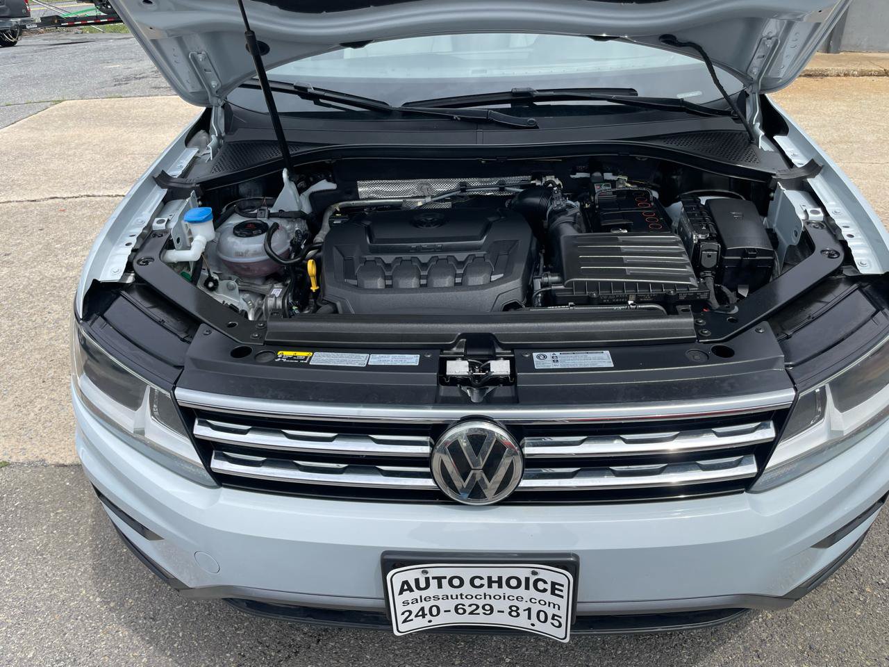 Used 2018 Volkswagen Tiguan SE AWD/4WD image 24