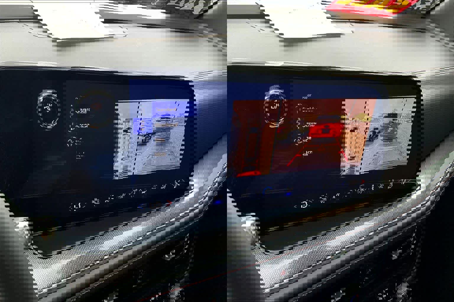 Certified 2025 Chevrolet Suburban RST image 21