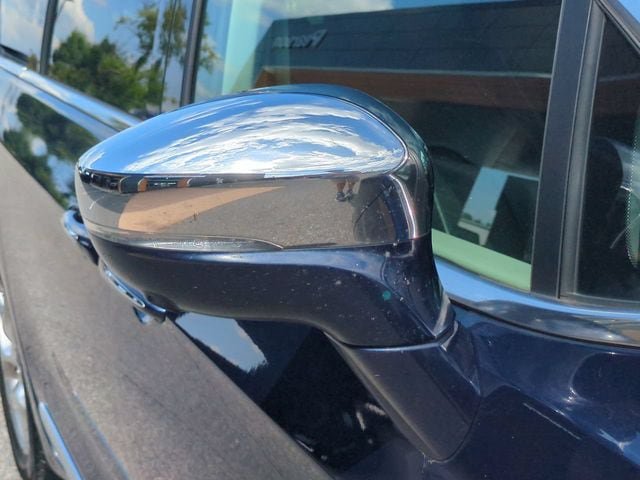 Used 2018 Chrysler Pacifica Limited w/ Advanced Safetytec Group FWD image 12