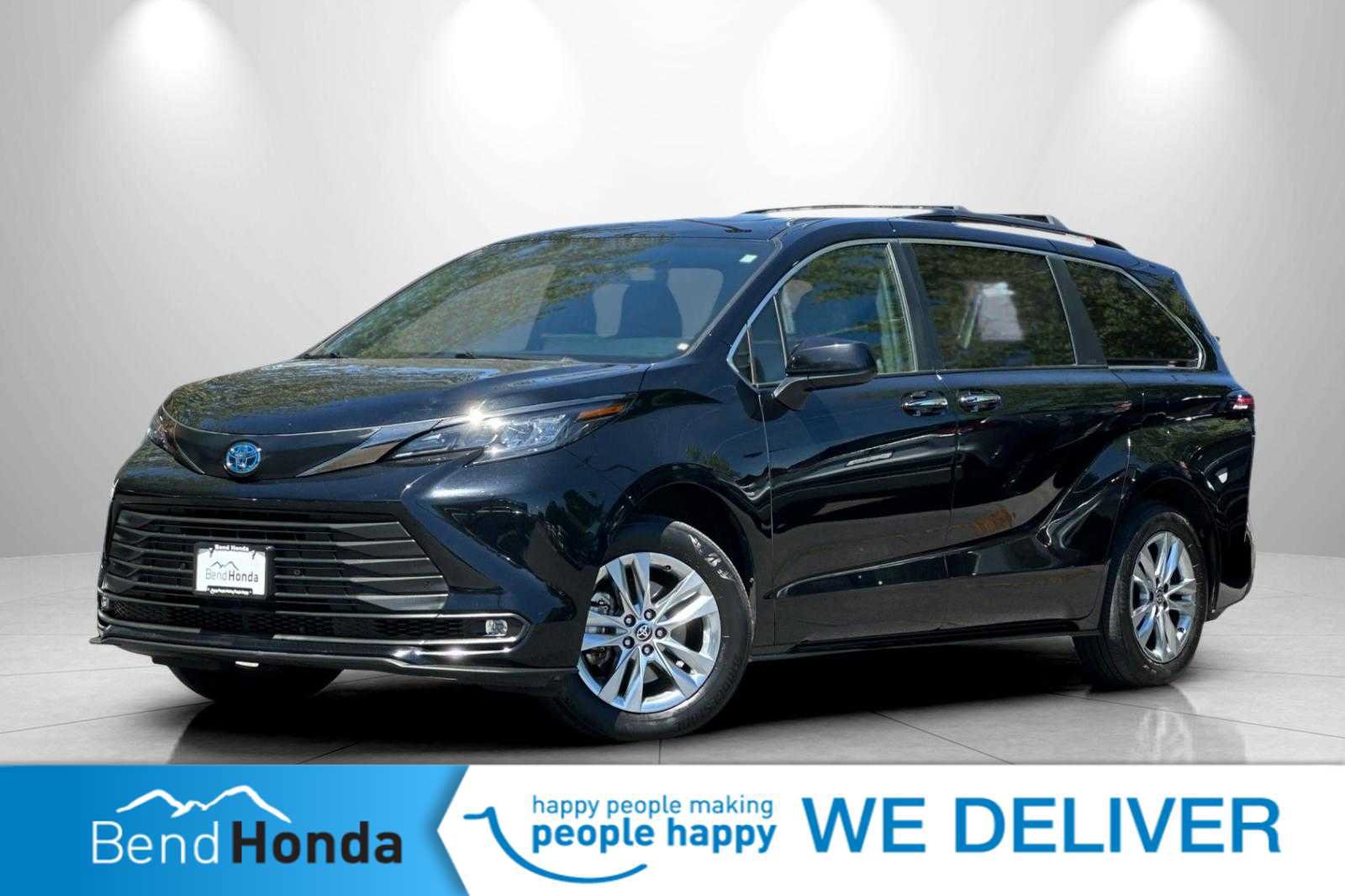 Used 2022 Toyota Sienna XLE Woodland Edition