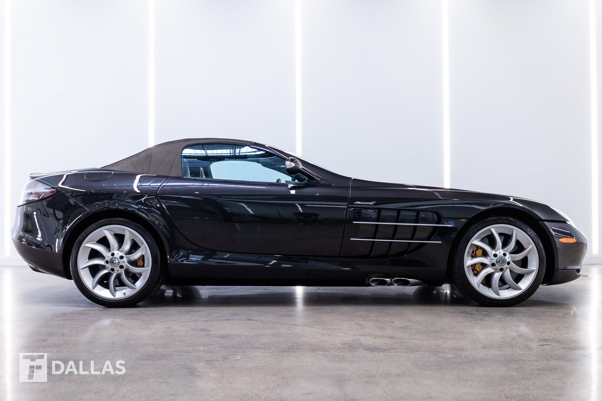 Used 2008 Mercedes-Benz SLR image 16