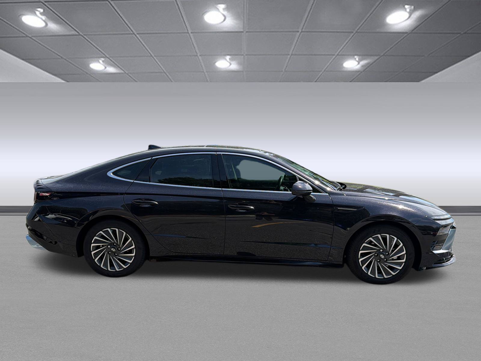 Certified 2025 Hyundai Sonata Limited FWD image 6
