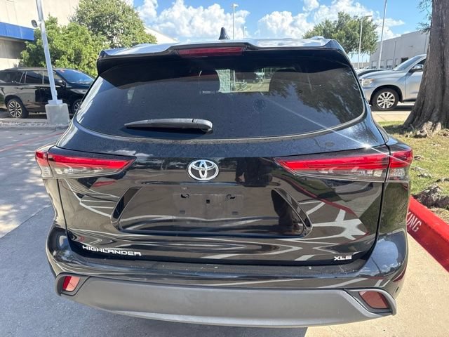 Used 2021 Toyota Highlander XLE FWD image 5