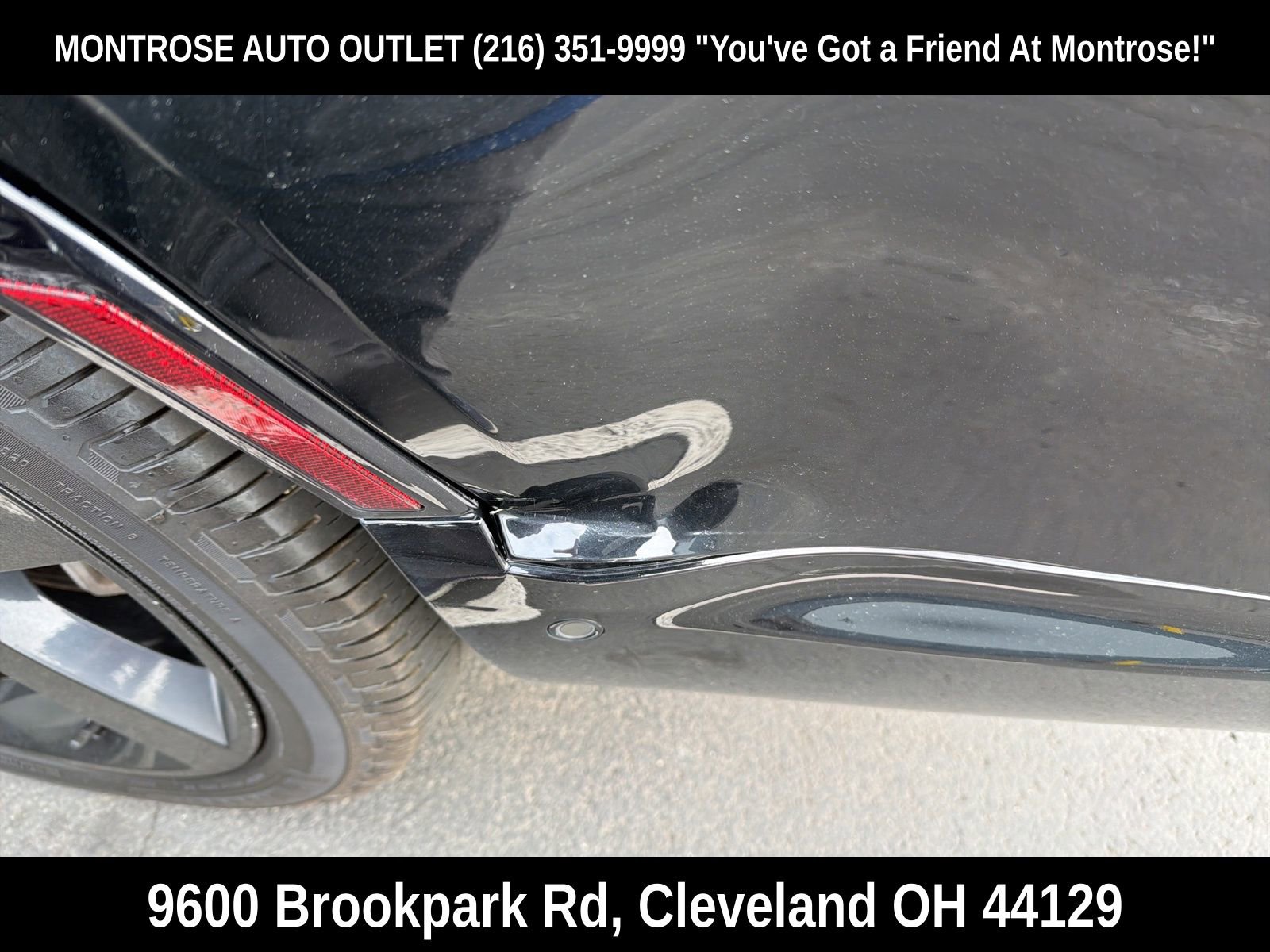 Used 2023 Land Rover Defender 130 X-Dynamic SE image 2