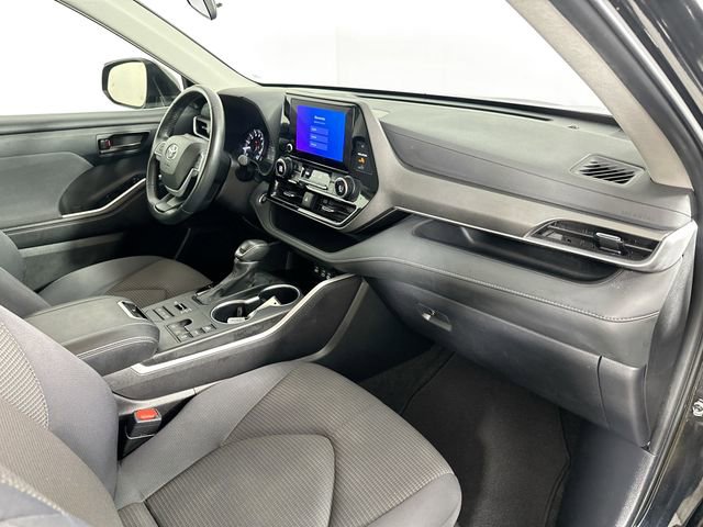Used 2024 Toyota Highlander LE AWD/4WD image 28