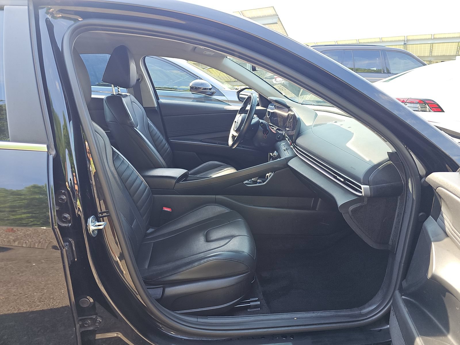 Used 2023 Hyundai Elantra Limited FWD image 14