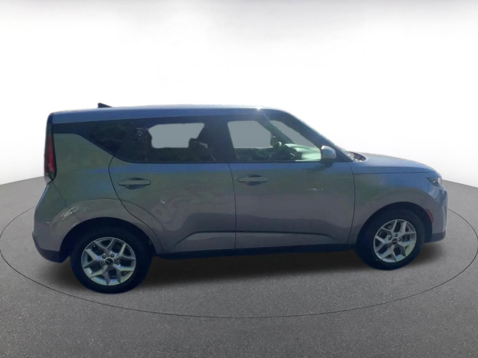 Used 2025 Kia Soul LX w/ LX Technology Package FWD image 16