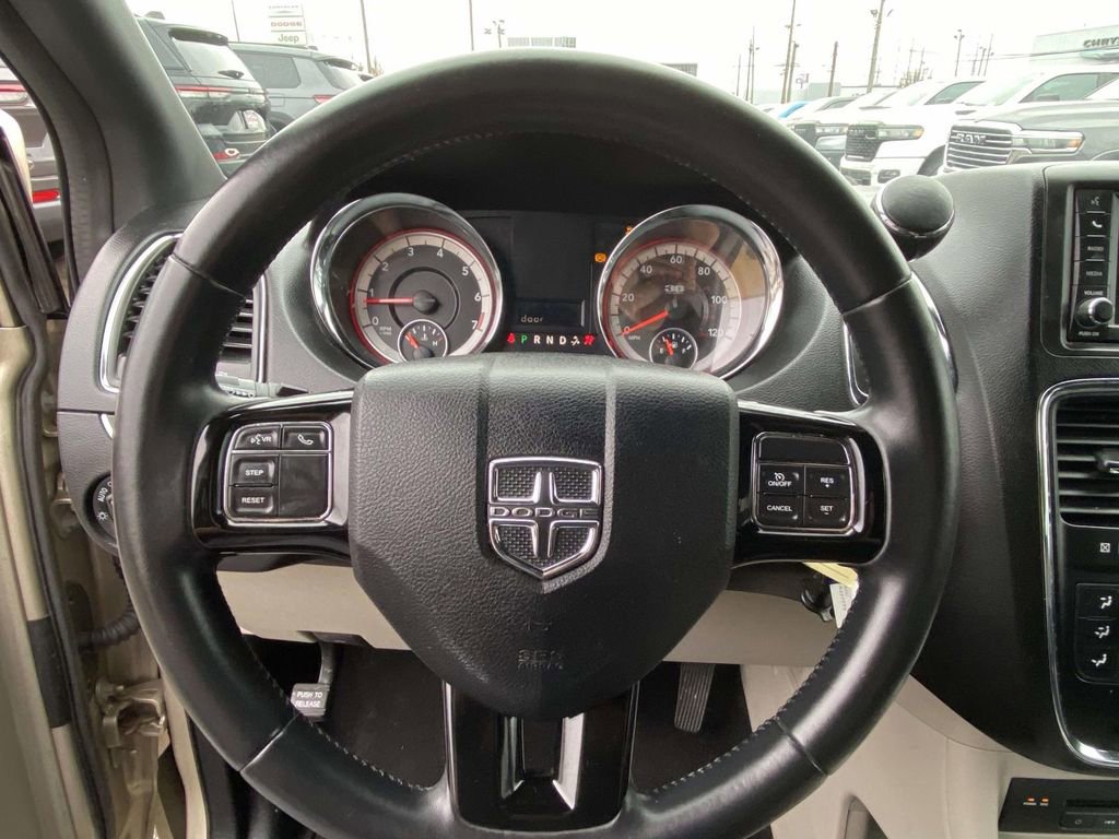 Used 2014 Dodge Grand Caravan SXT image 23